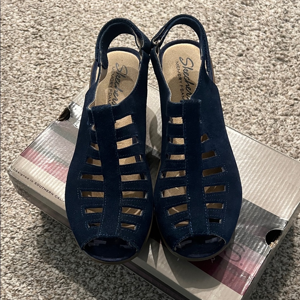 EUC Skechers Navy Blue Cutout Wedge Slingback Sandals W/Box - Picture 3 of 11